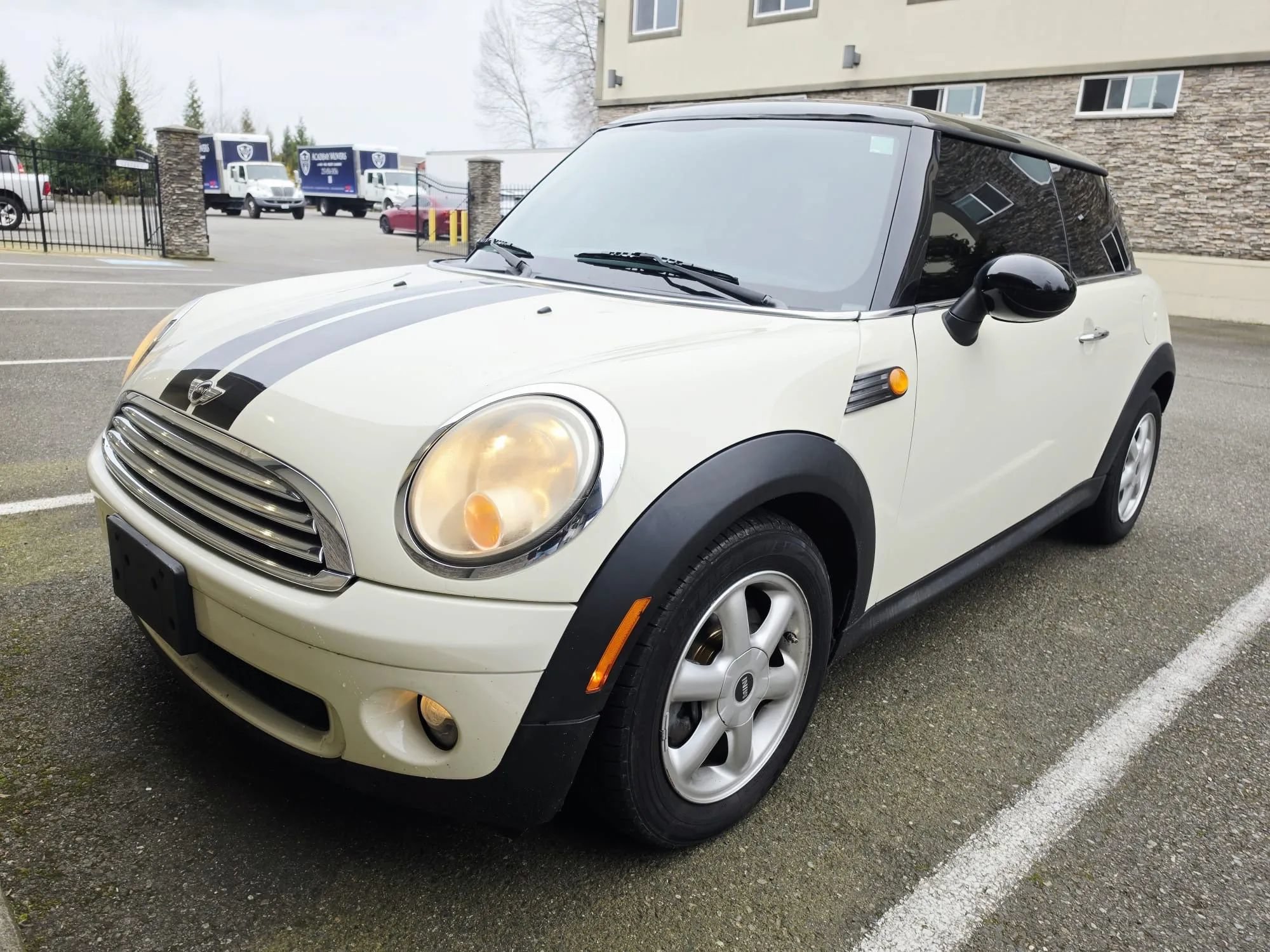 Used 2010 MINI Cooper Hardtop FWD image 1