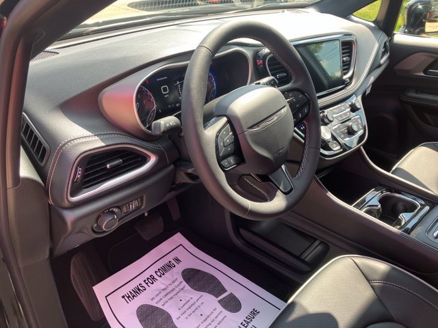 New 2027 Chrysler Pacifica Limited AWD/4WD image 13
