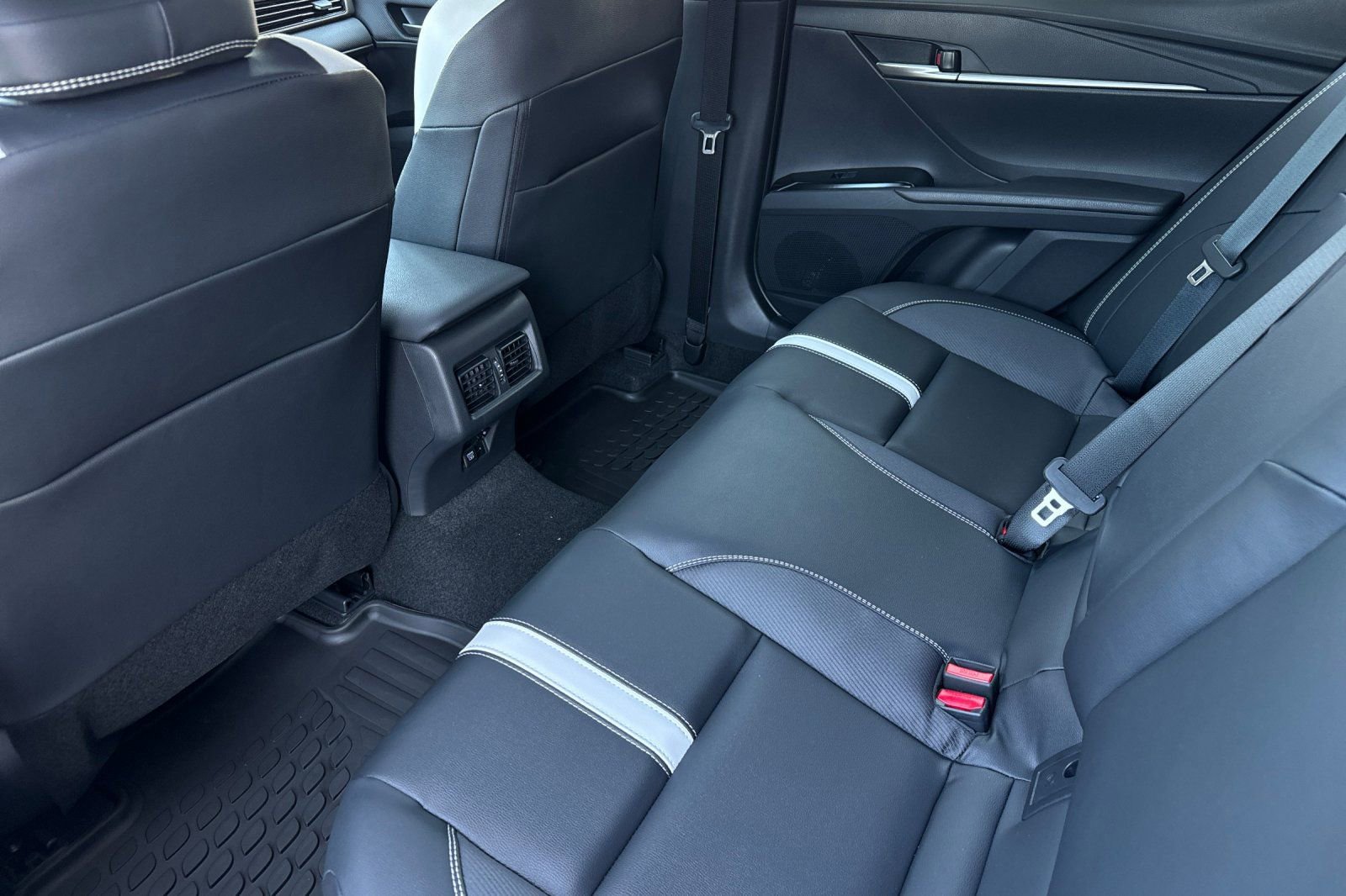 New 2026 Toyota Camry Hybrid image 13