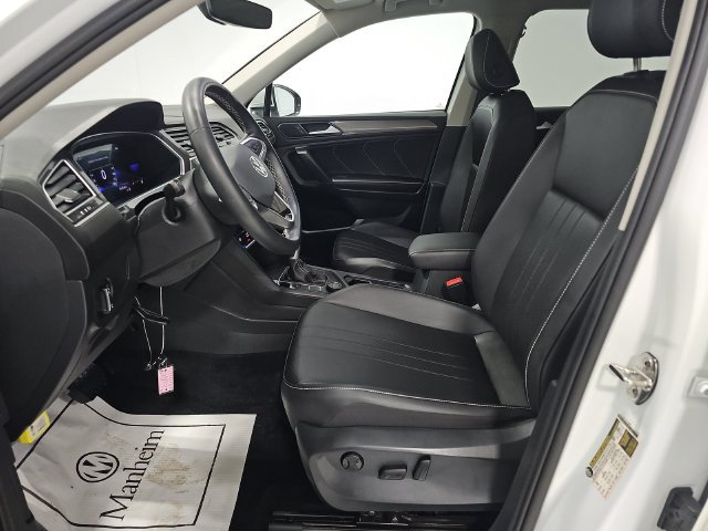 Used 2023 Volkswagen Tiguan SE w/ Panoramic Sunroof Package AWD/4WD image 8