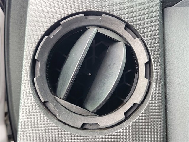 Used 2015 Ford F550 2WD Regular Cab Super Duty image 25