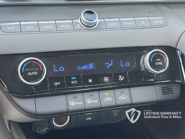 Certified 2025 Hyundai Elantra SEL FWD image 34