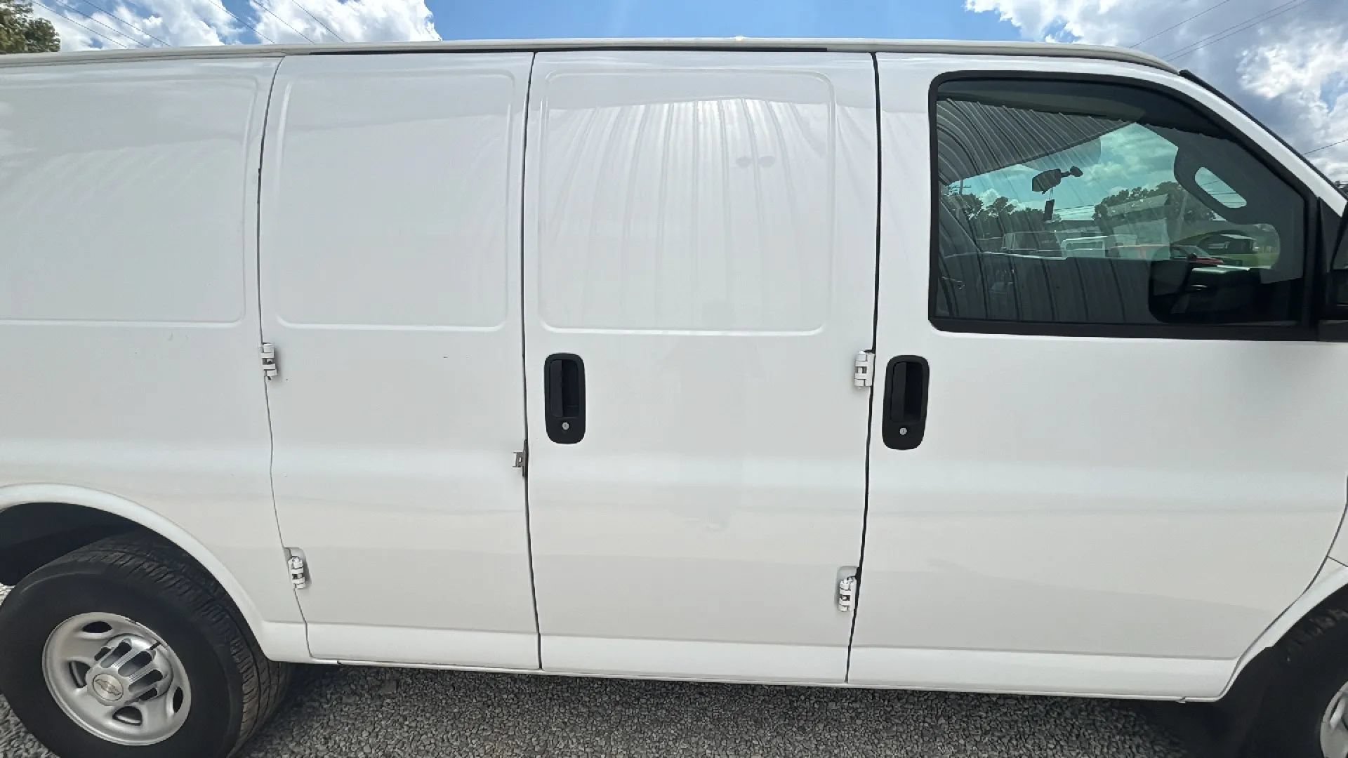 Used 2017 Chevrolet Express 2500 RWD image 13