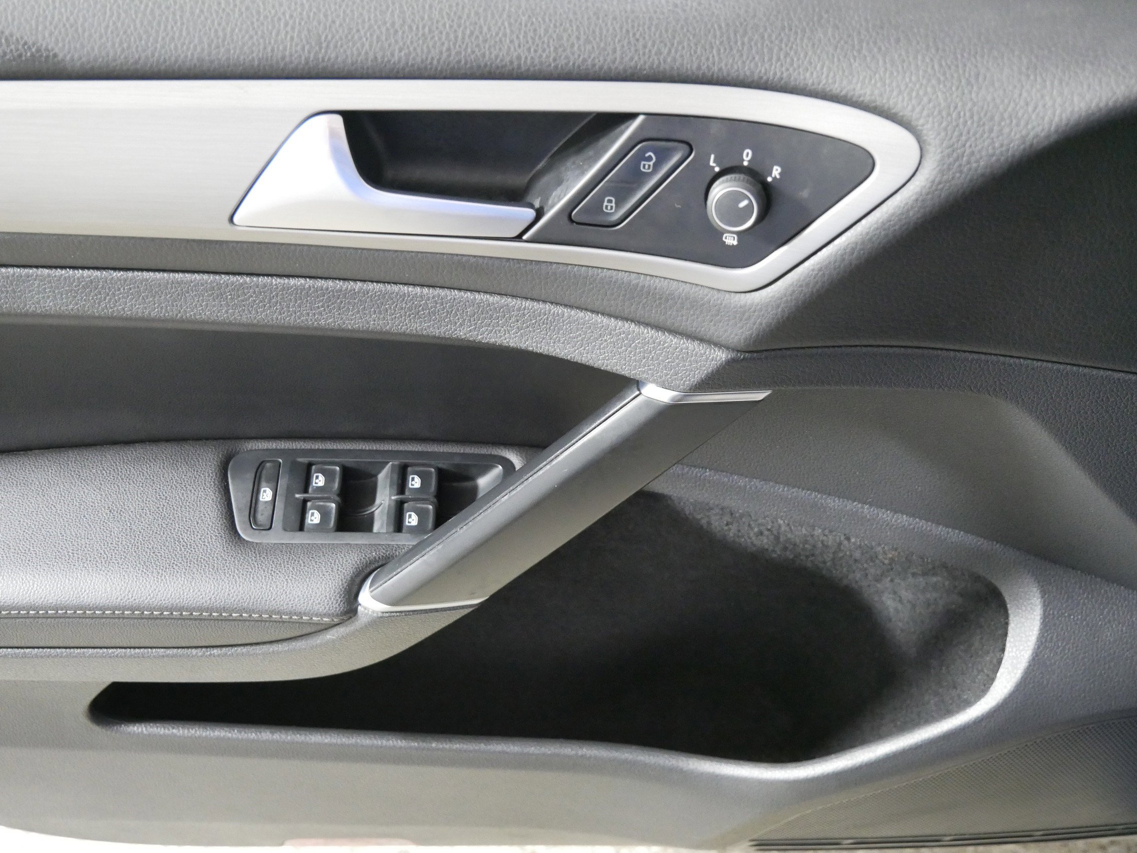 Used 2016 Volkswagen Golf Limited Edition image 19