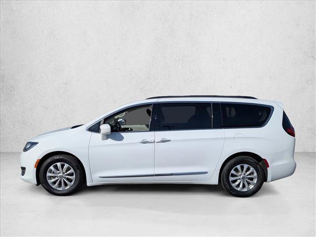 Used 2017 Chrysler Pacifica Touring-L image 10