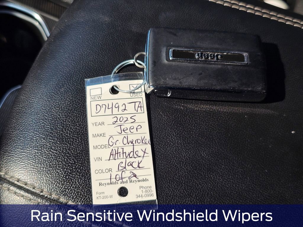 Used 2025 Jeep Grand Cherokee Altitude image 35