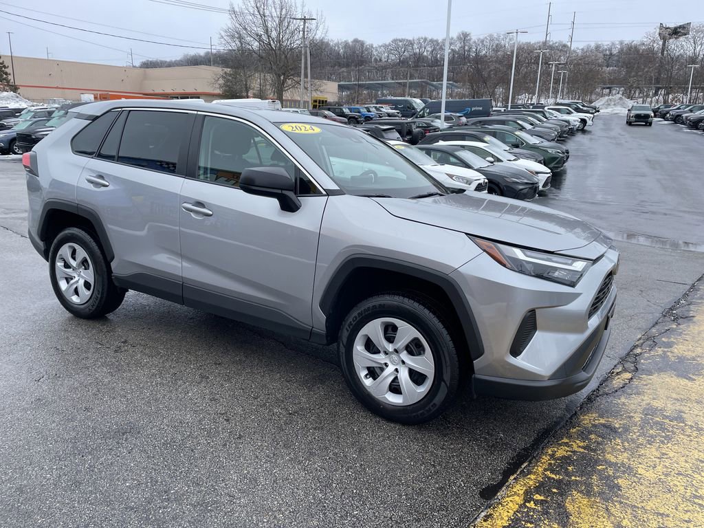 Used 2024 Toyota RAV4 LE image 6