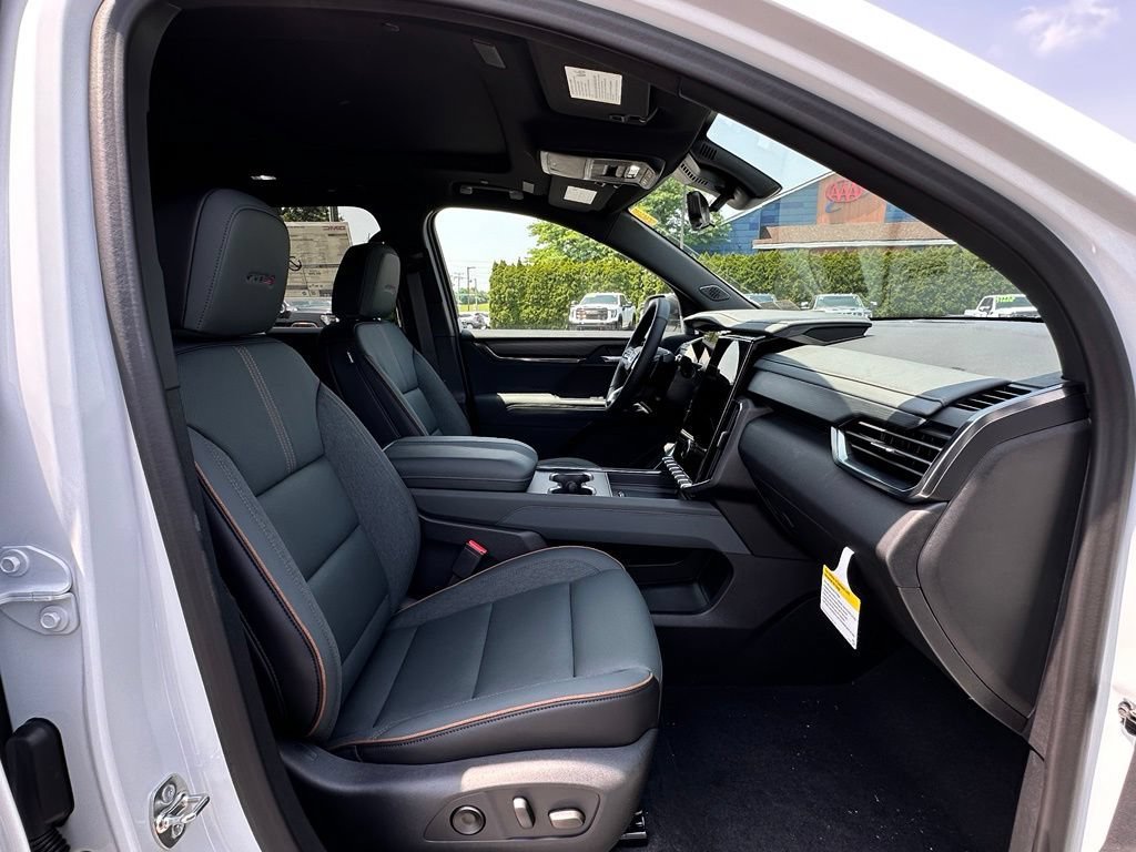 New 2026 GMC Acadia AT4 w/ Luxury Package AWD/4WD image 11