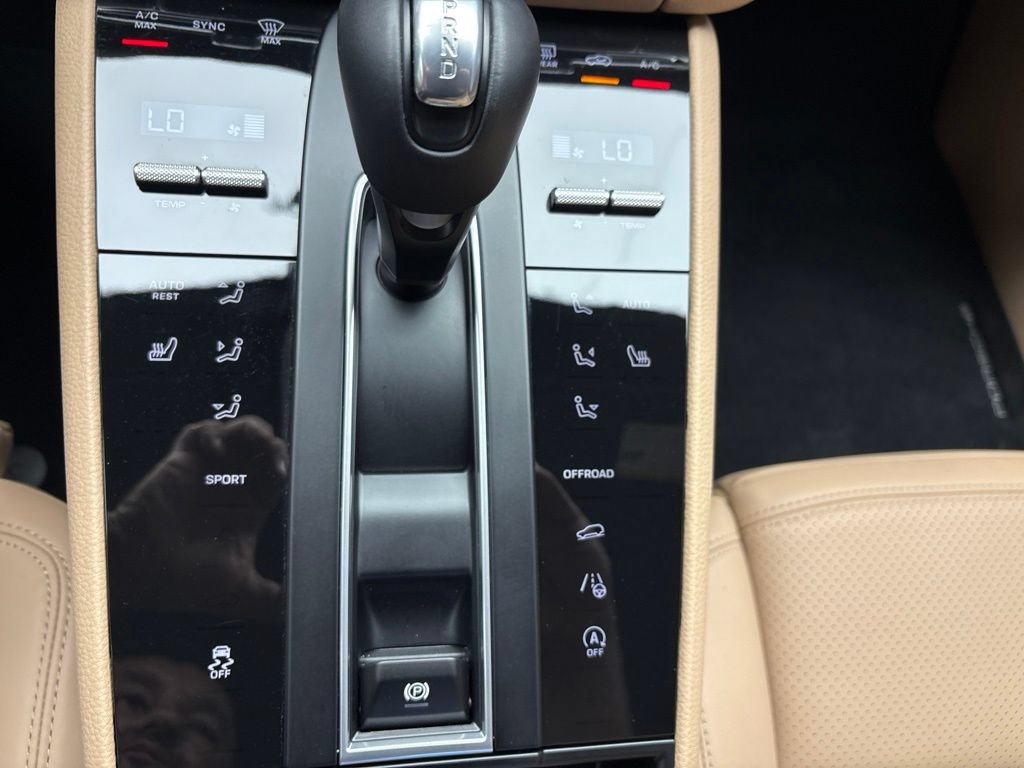 Certified 2026 Porsche Macan AWD/4WD image 35