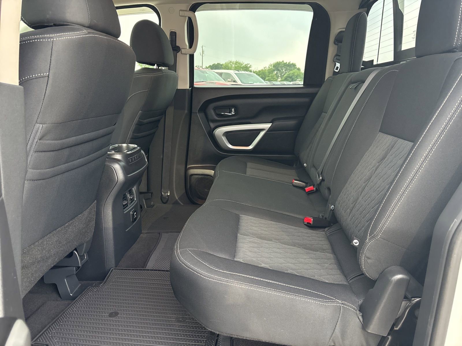 Used 2018 Nissan Titan SV w/ SV Convenience Package AWD/4WD image 14