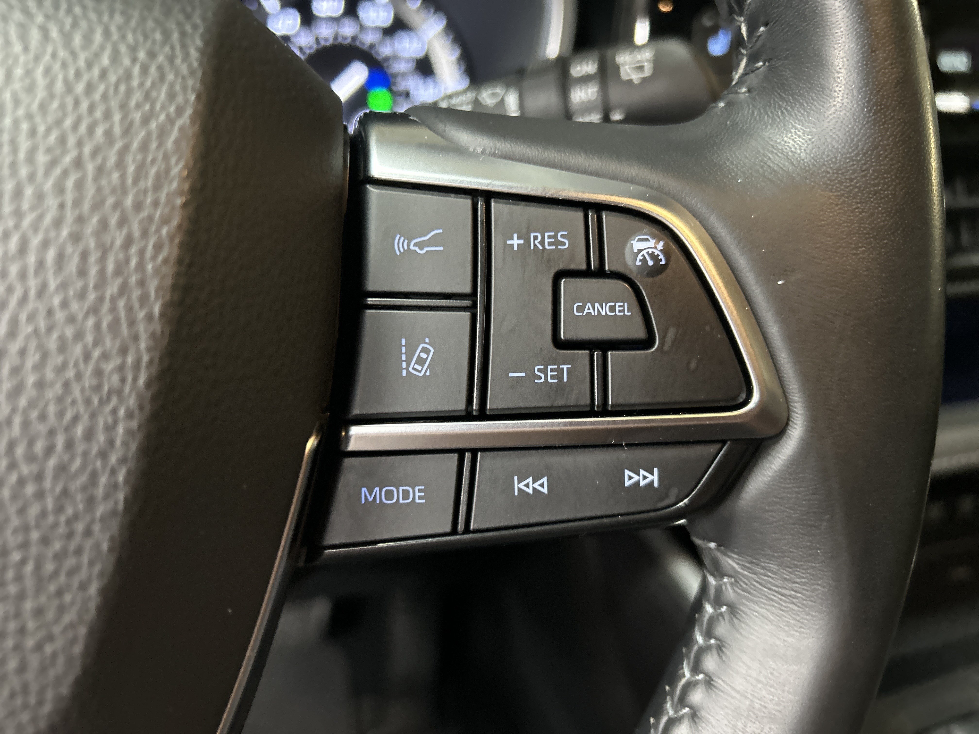 Used 2021 Toyota Highlander XSE FWD image 22