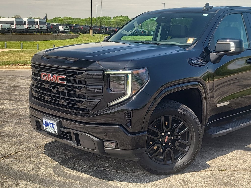 Used 2024 GMC Sierra 1500 Elevation w/ Elevation Premium Package AWD/4WD image 8