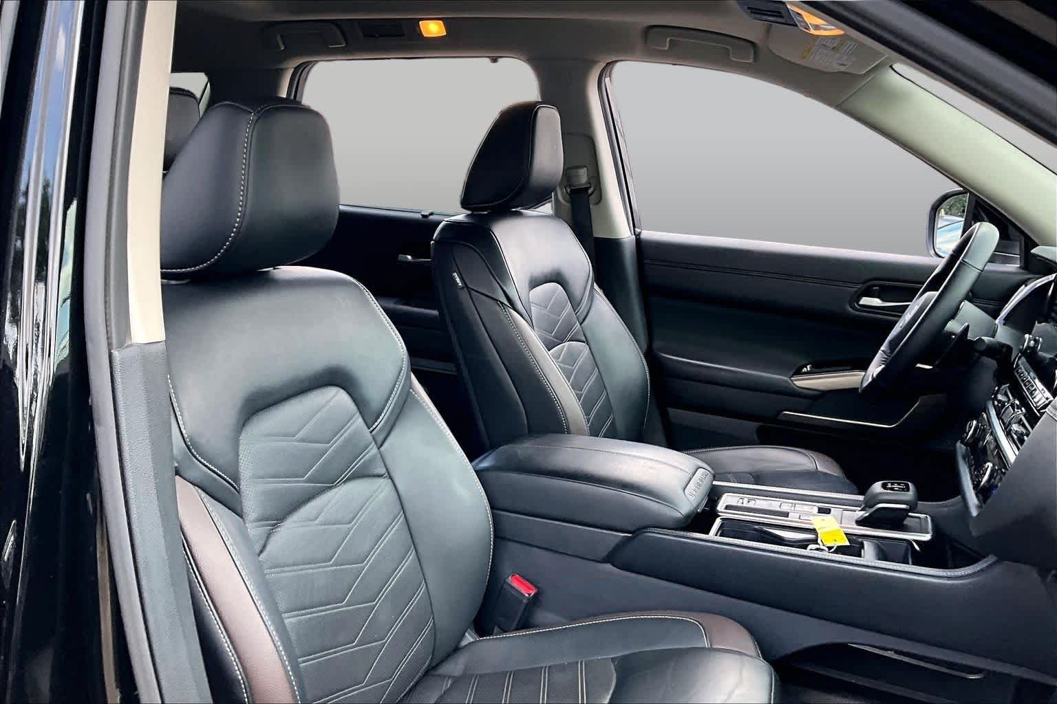 Certified 2025 Nissan Pathfinder Platinum w/ Cargo Package FWD image 9