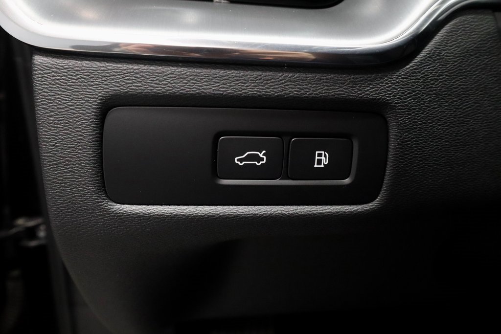 Used 2024 Volvo XC60 T8 Core image 26