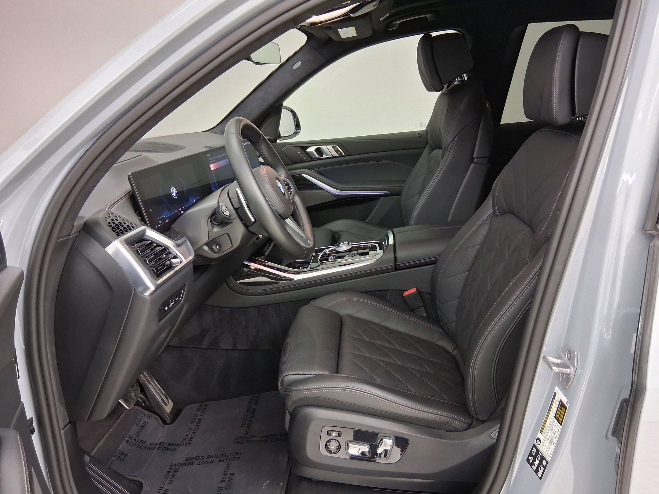 Certified 2025 BMW X7 xDrive40i w/ M Sport Package AWD/4WD image 3