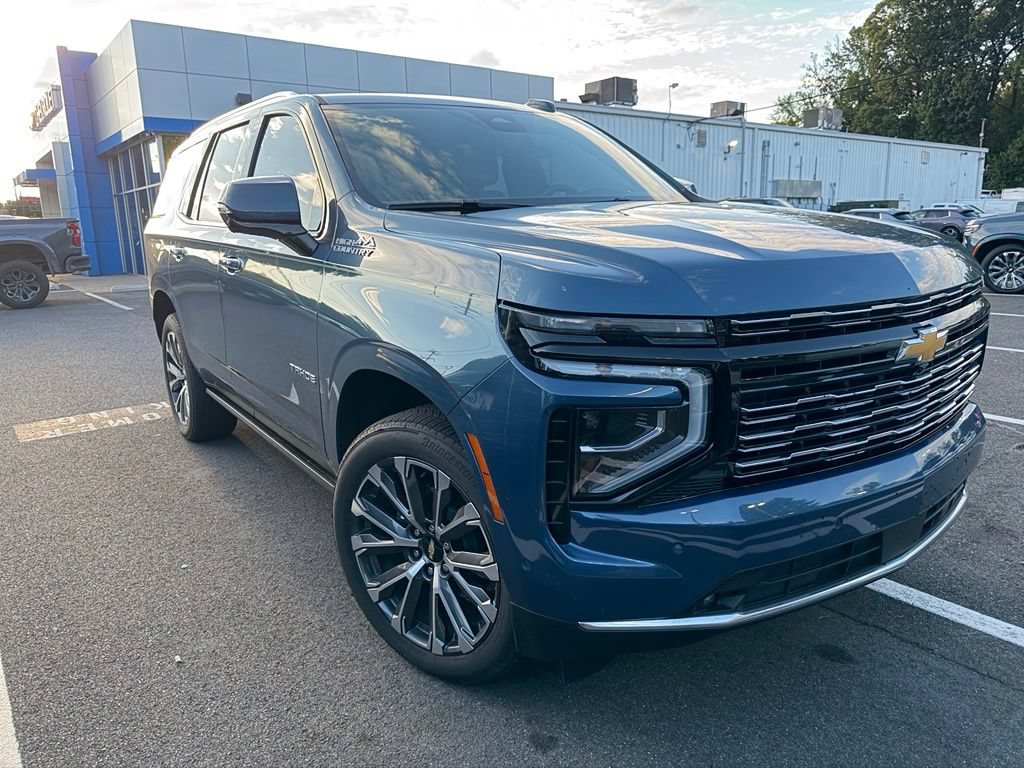 Used 2025 Chevrolet Tahoe High Country AWD/4WD image 18