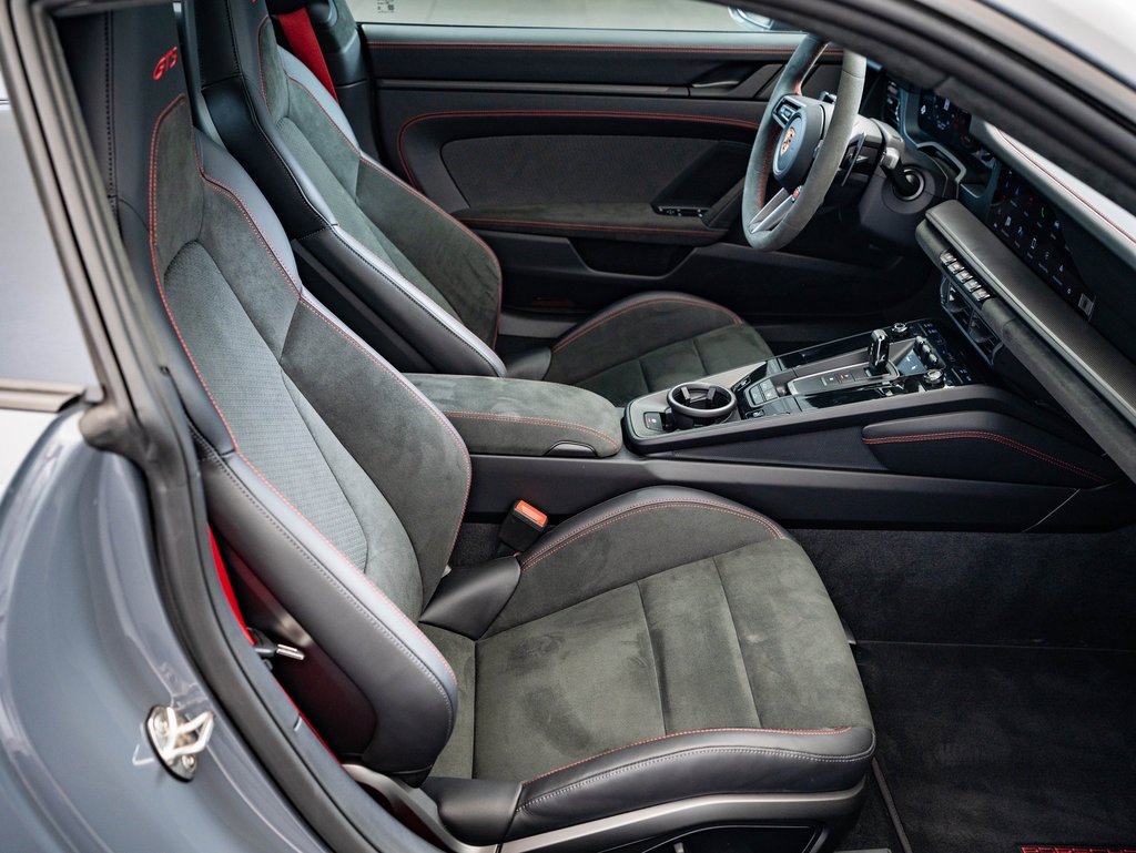 Certified 2025 Porsche 911 Carrera GTS image 23