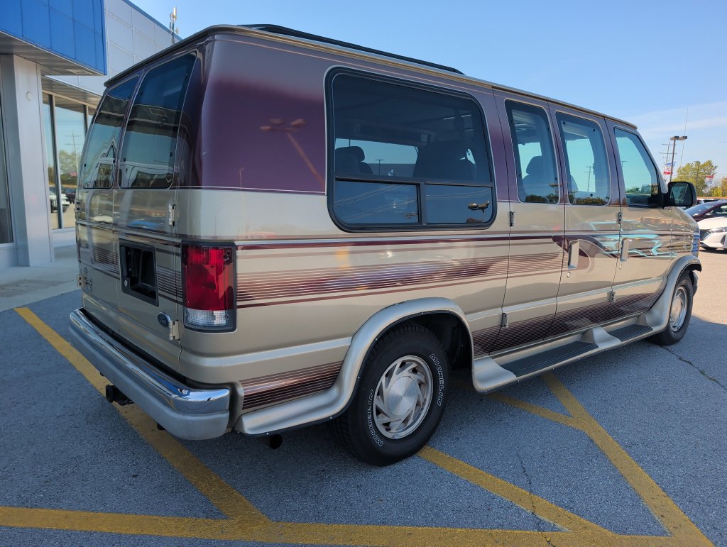 Used 1999 Ford E-150 and Econoline 150 RWD image 7