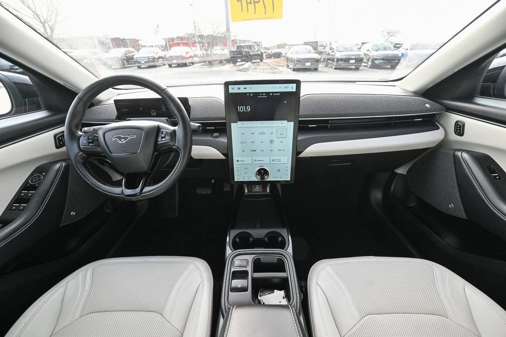 Certified 2025 Ford Mustang Mach-E Premium image 30