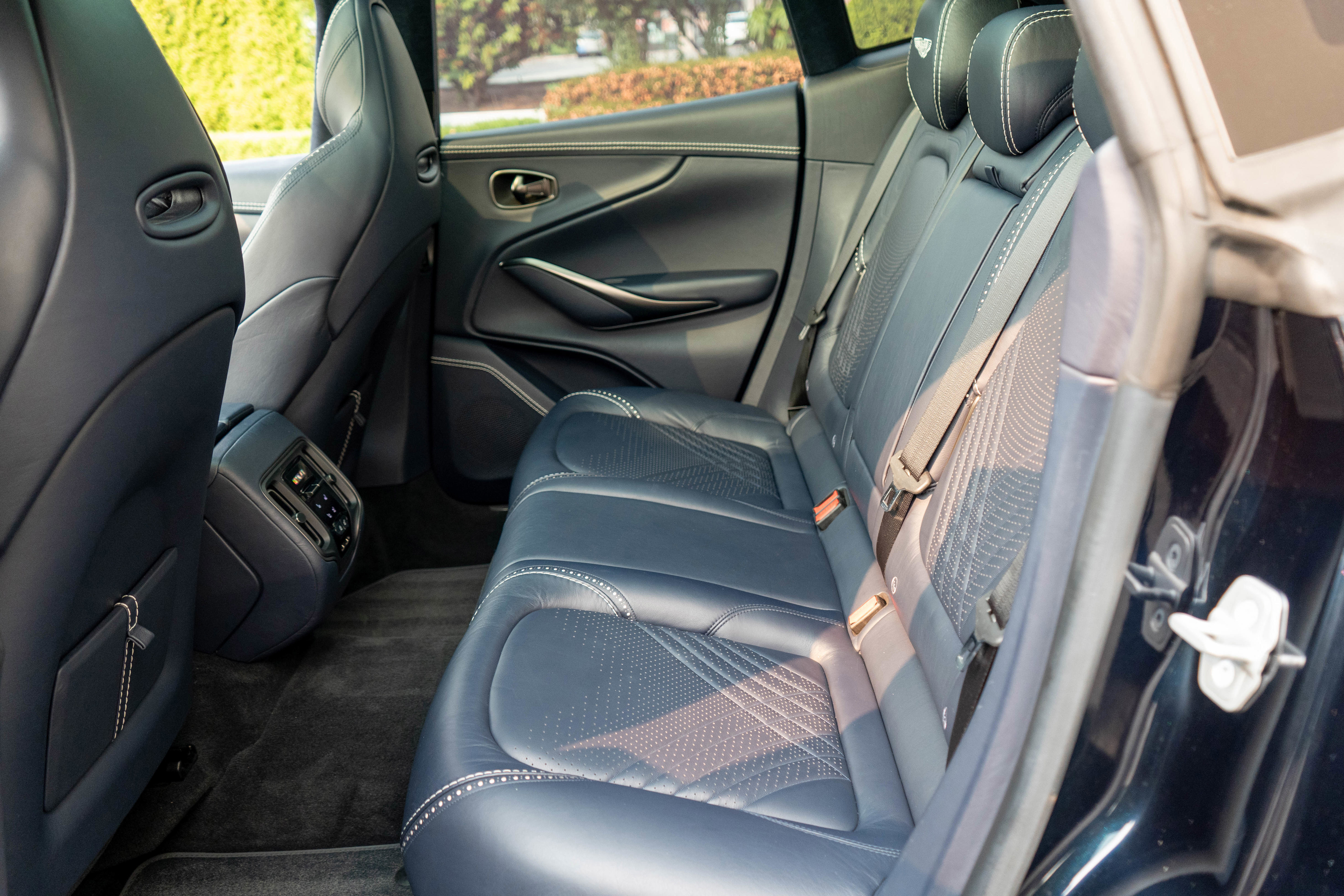 Used 2021 Aston Martin DBX image 31