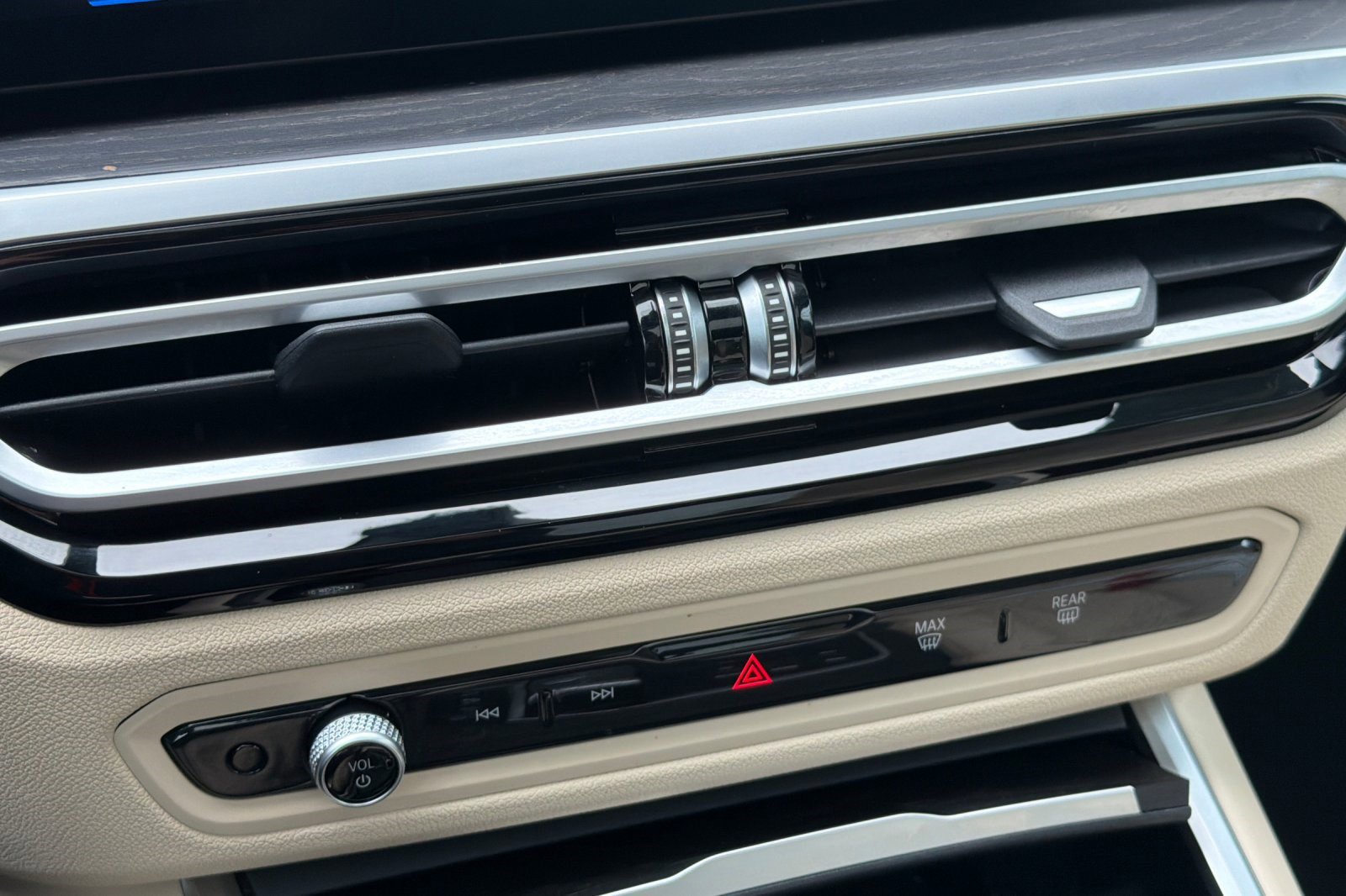 Certified 2023 BMW 330e w/ Parking Assistance Package image 26