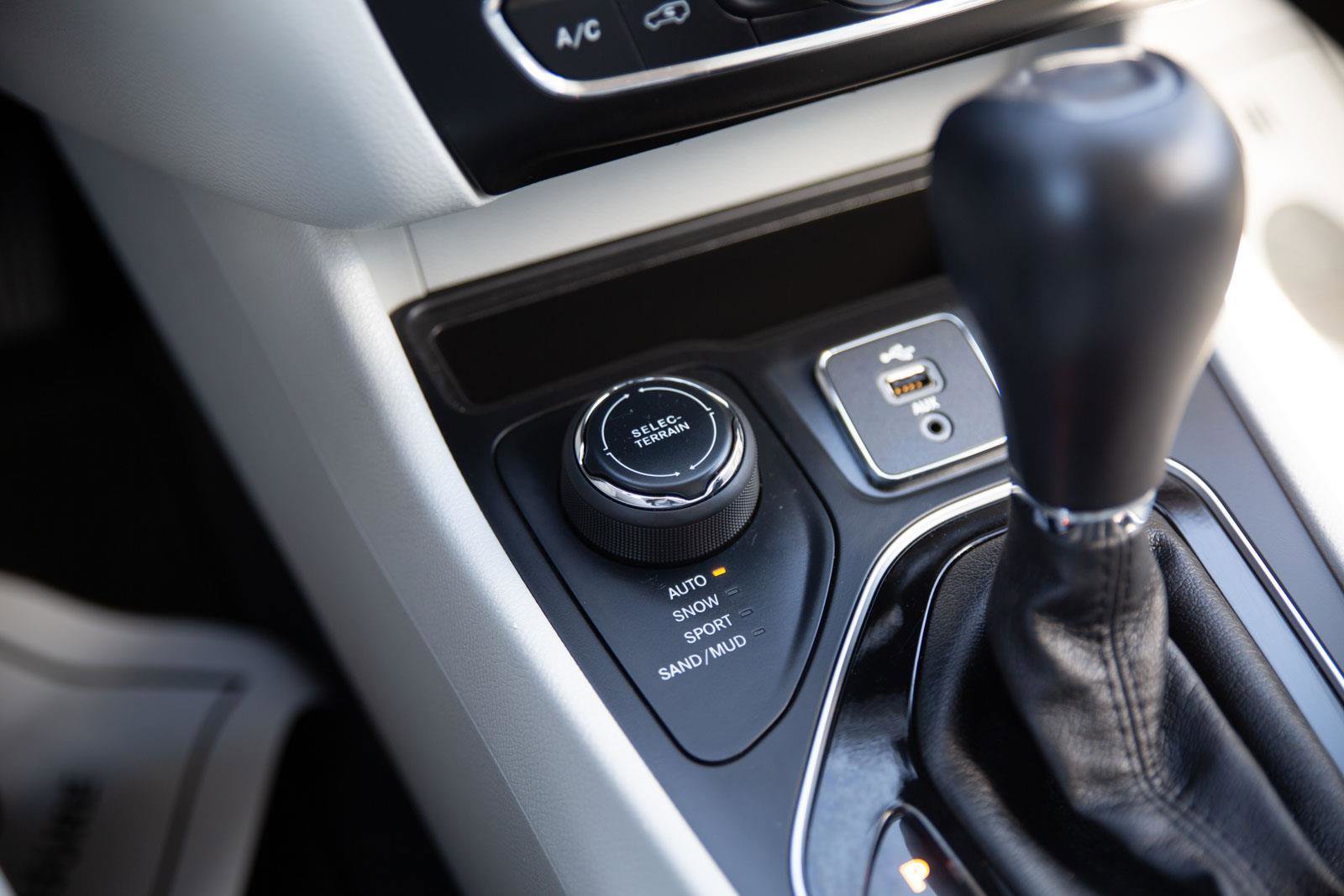 Used 2019 Jeep Cherokee Limited image 16