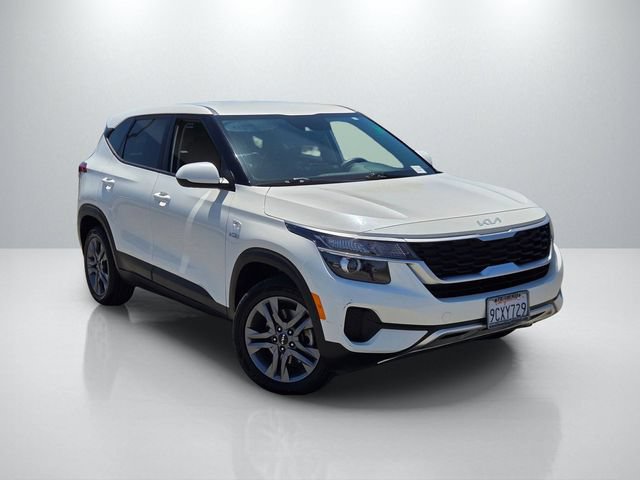 Used 2023 Kia Seltos LX AWD/4WD image 1