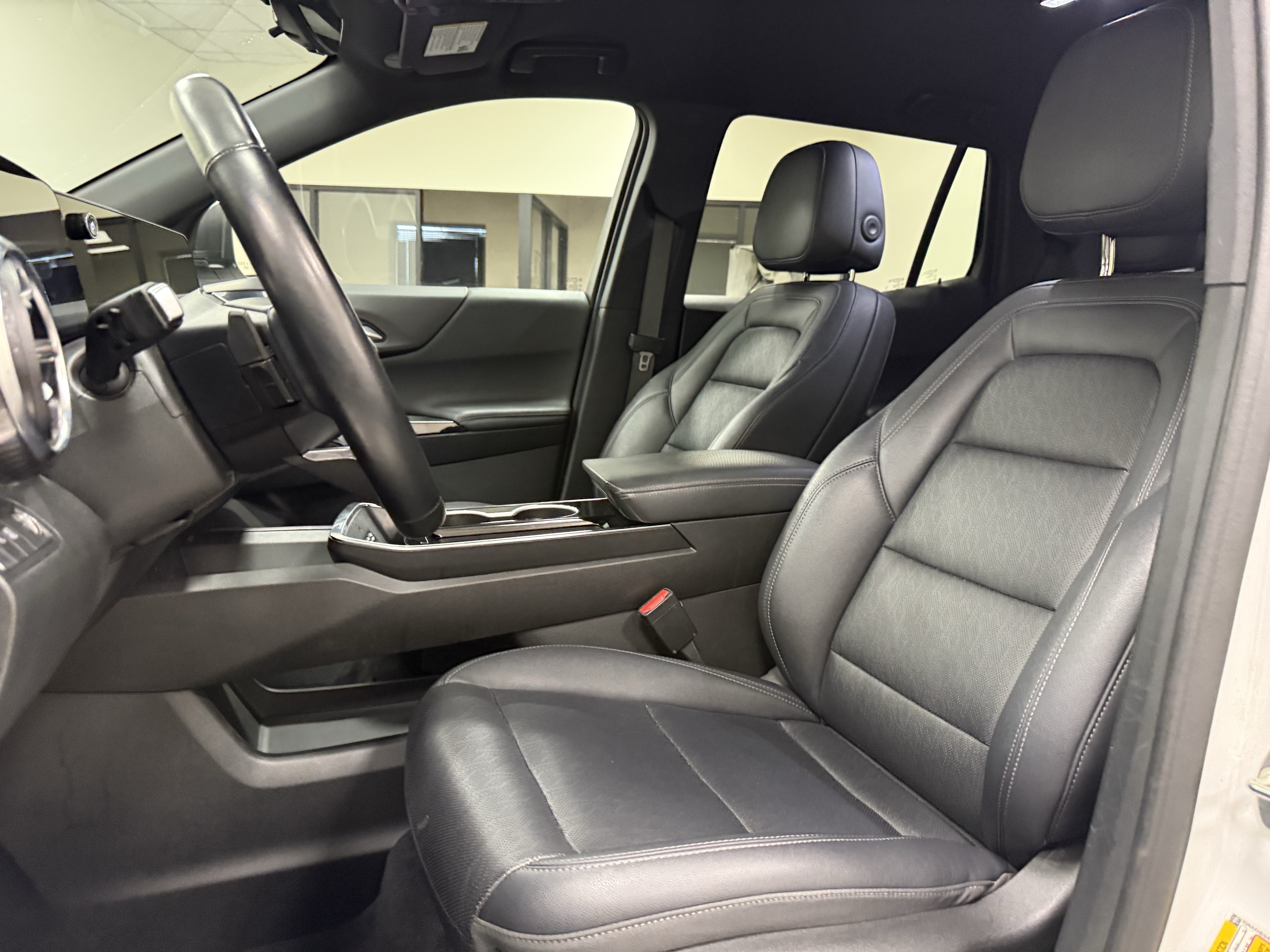 Used 2025 Chevrolet Equinox LT w/ Convenience Package II FWD image 13