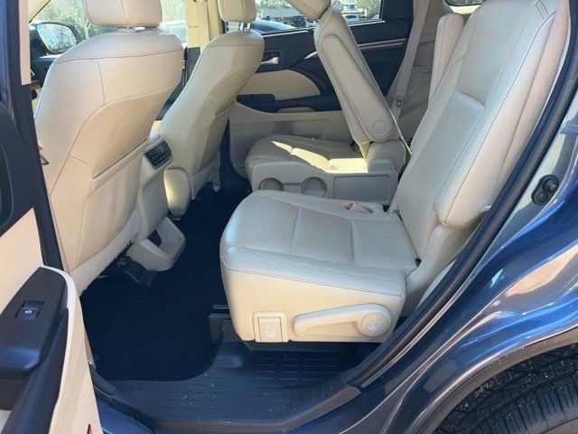 Used 2017 Toyota Highlander Limited Platinum image 28