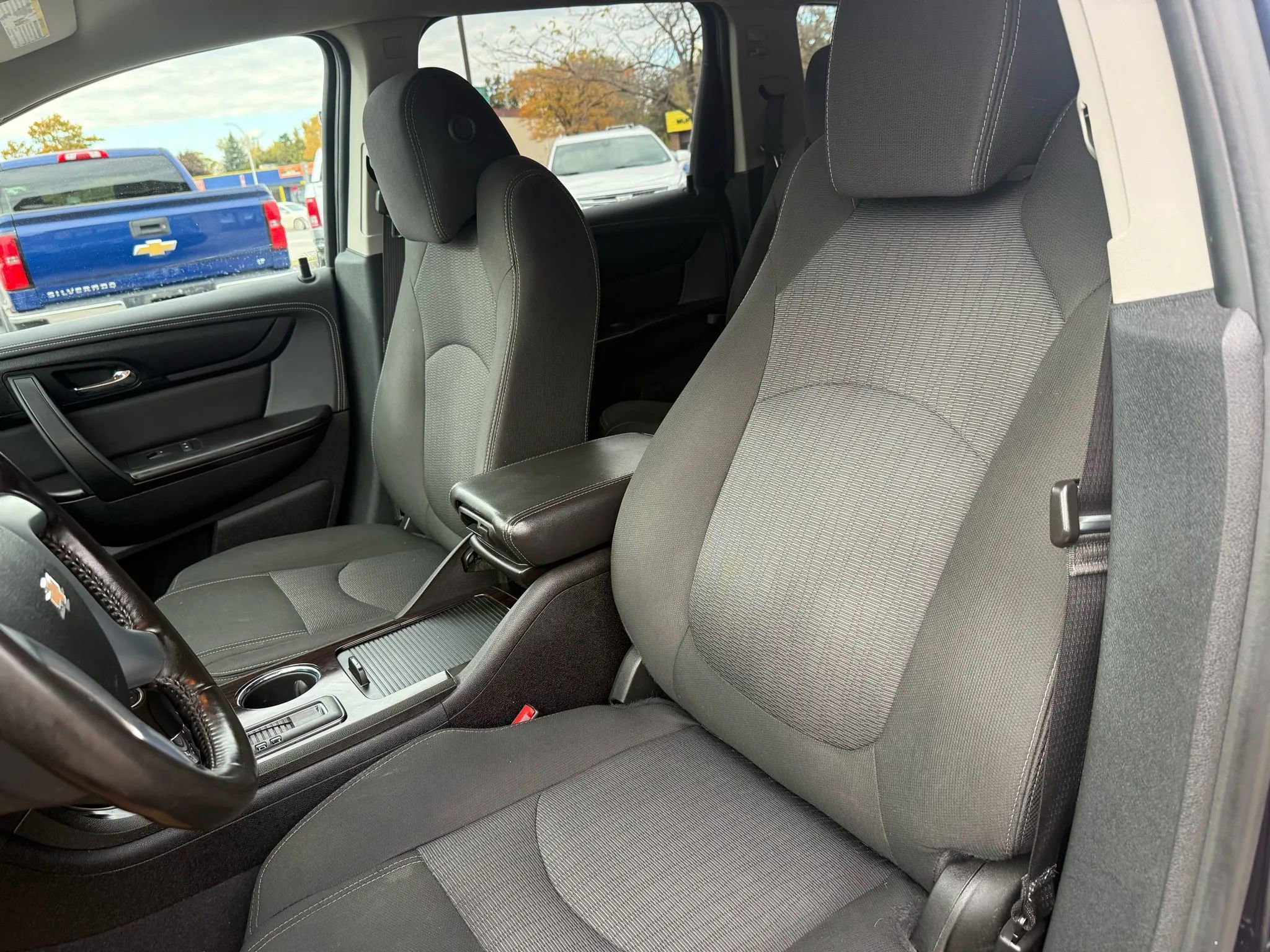 Used 2017 Chevrolet Traverse LT w/ Style and Technology Package image 16