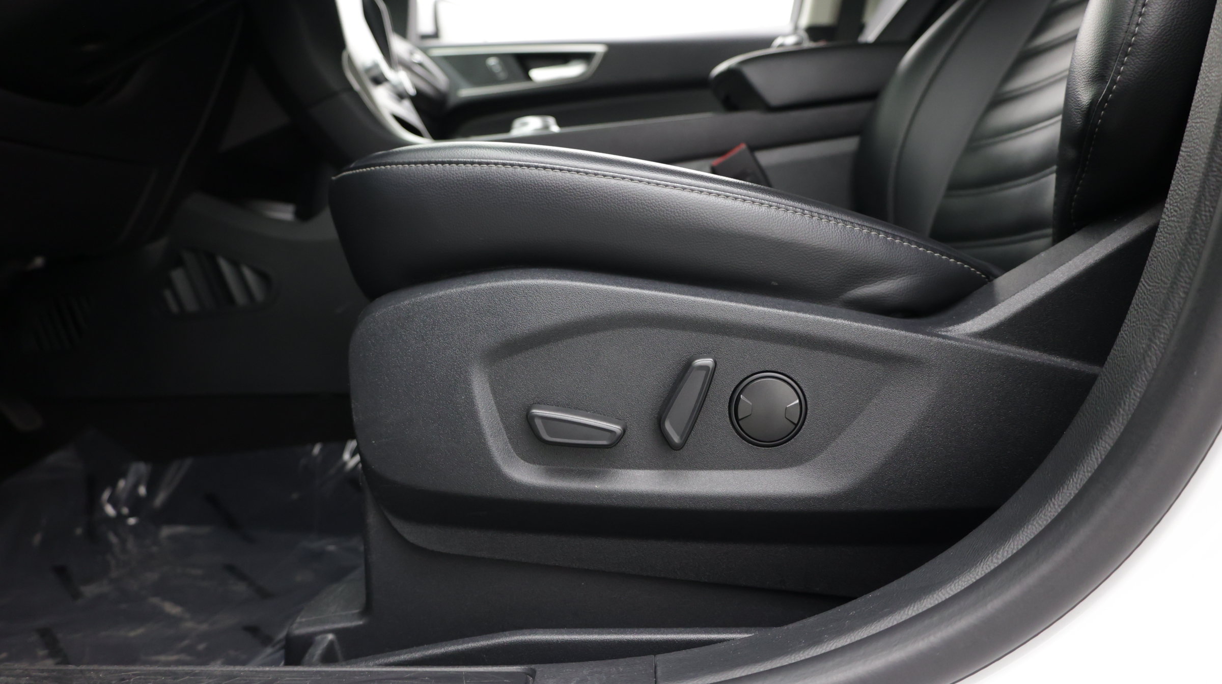 Used 2024 Ford Edge SEL AWD/4WD image 15