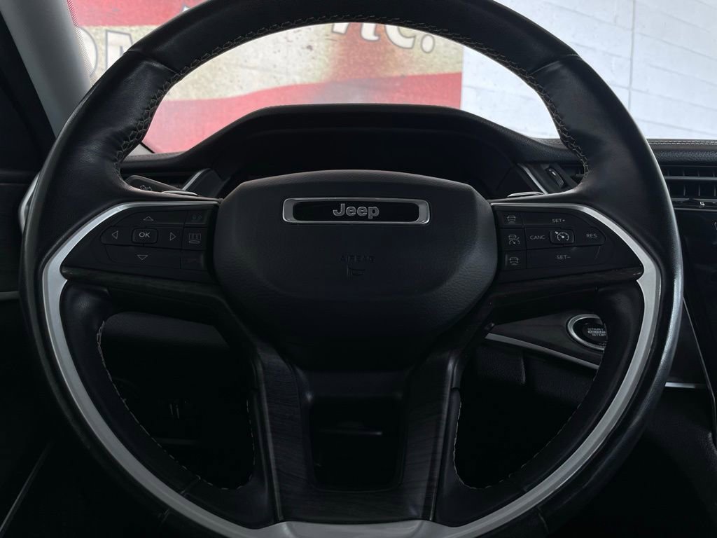Used 2022 Jeep Grand Cherokee Limited AWD/4WD image 31
