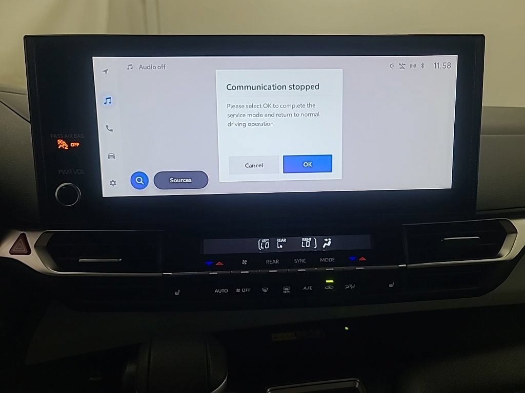 Used 2025 Toyota Sienna XLE FWD image 37