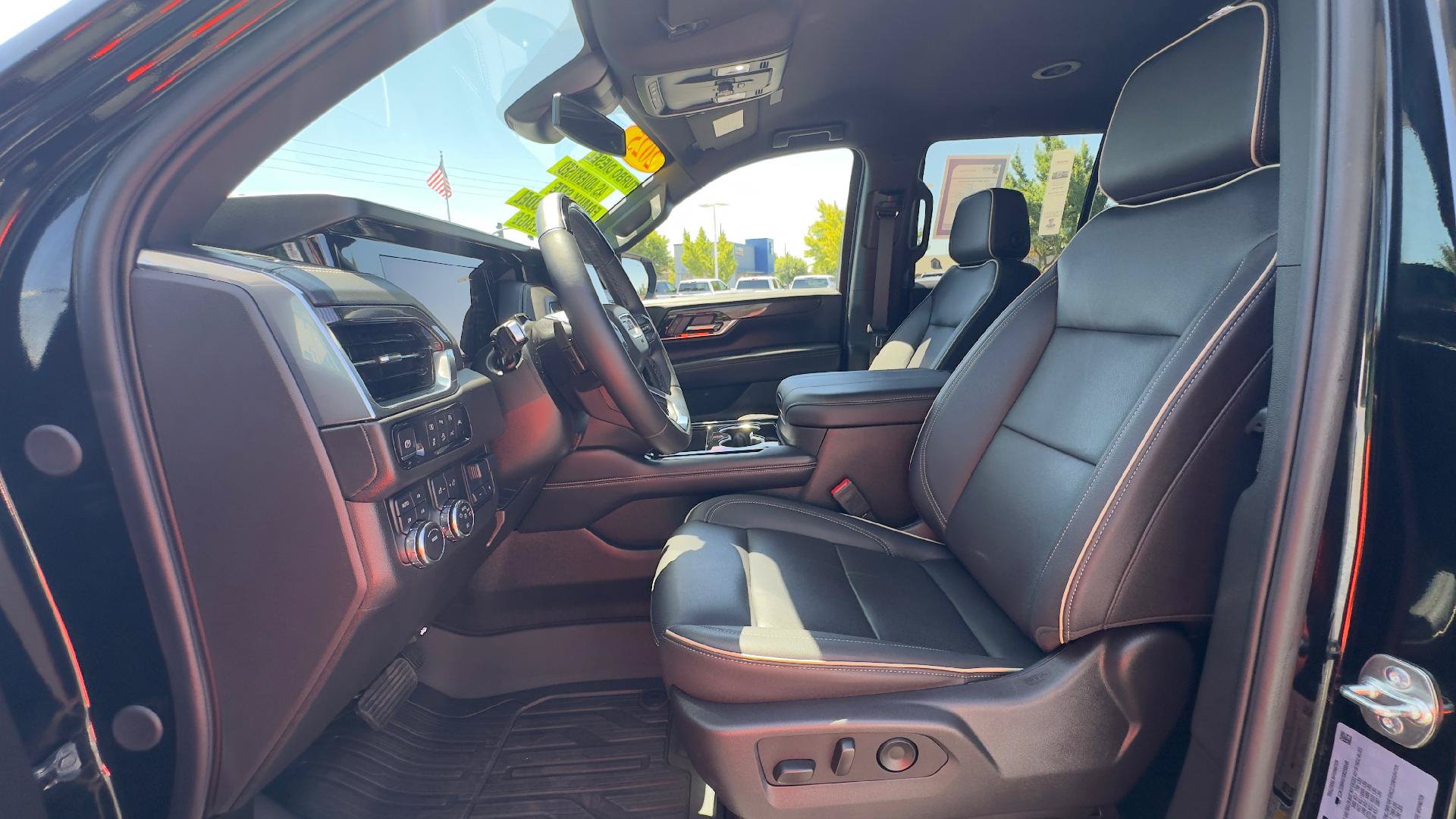 Used 2025 GMC Yukon Elevation AWD/4WD image 15