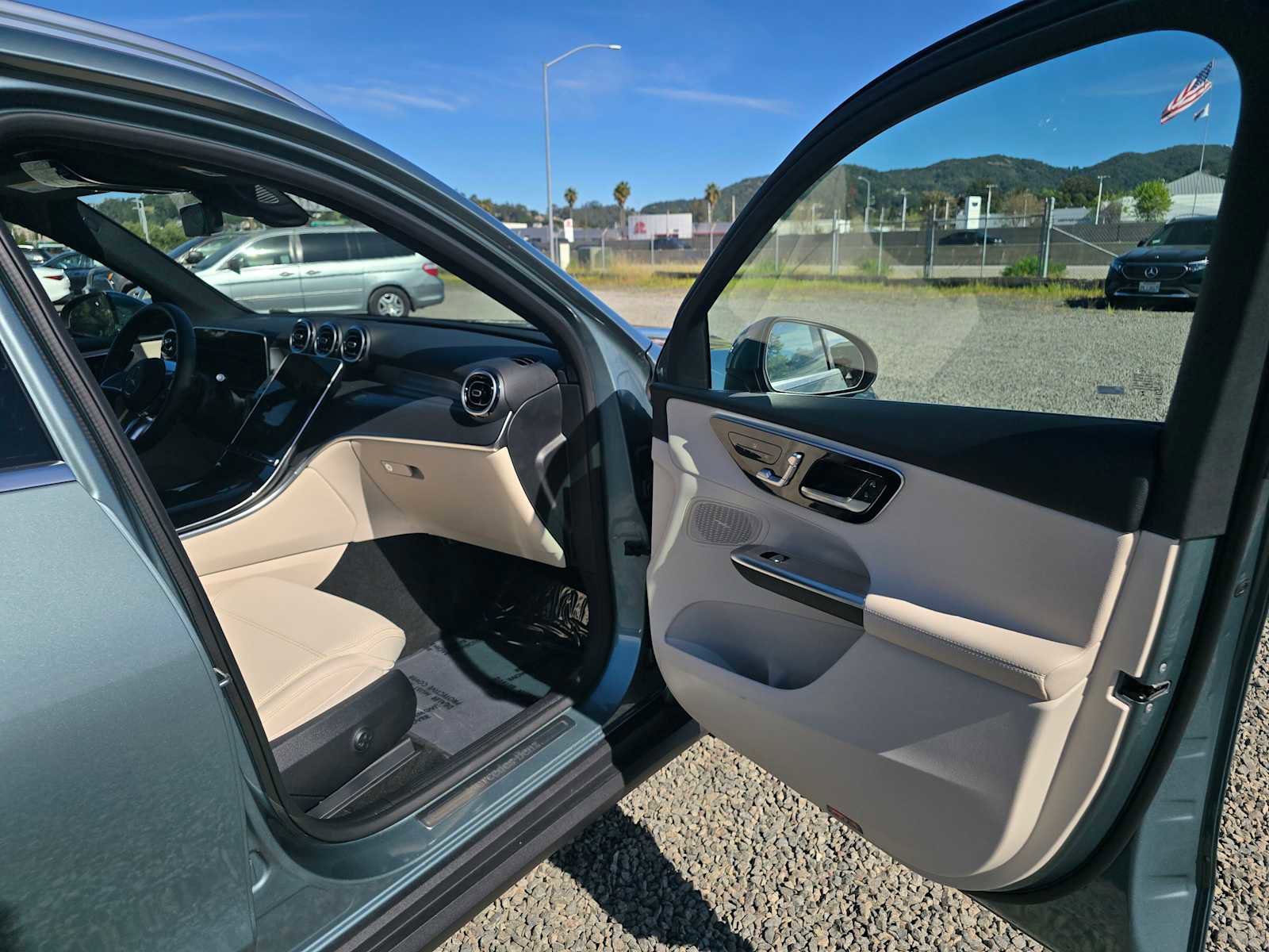 Used 2026 Mercedes-Benz GLC 300 image 12