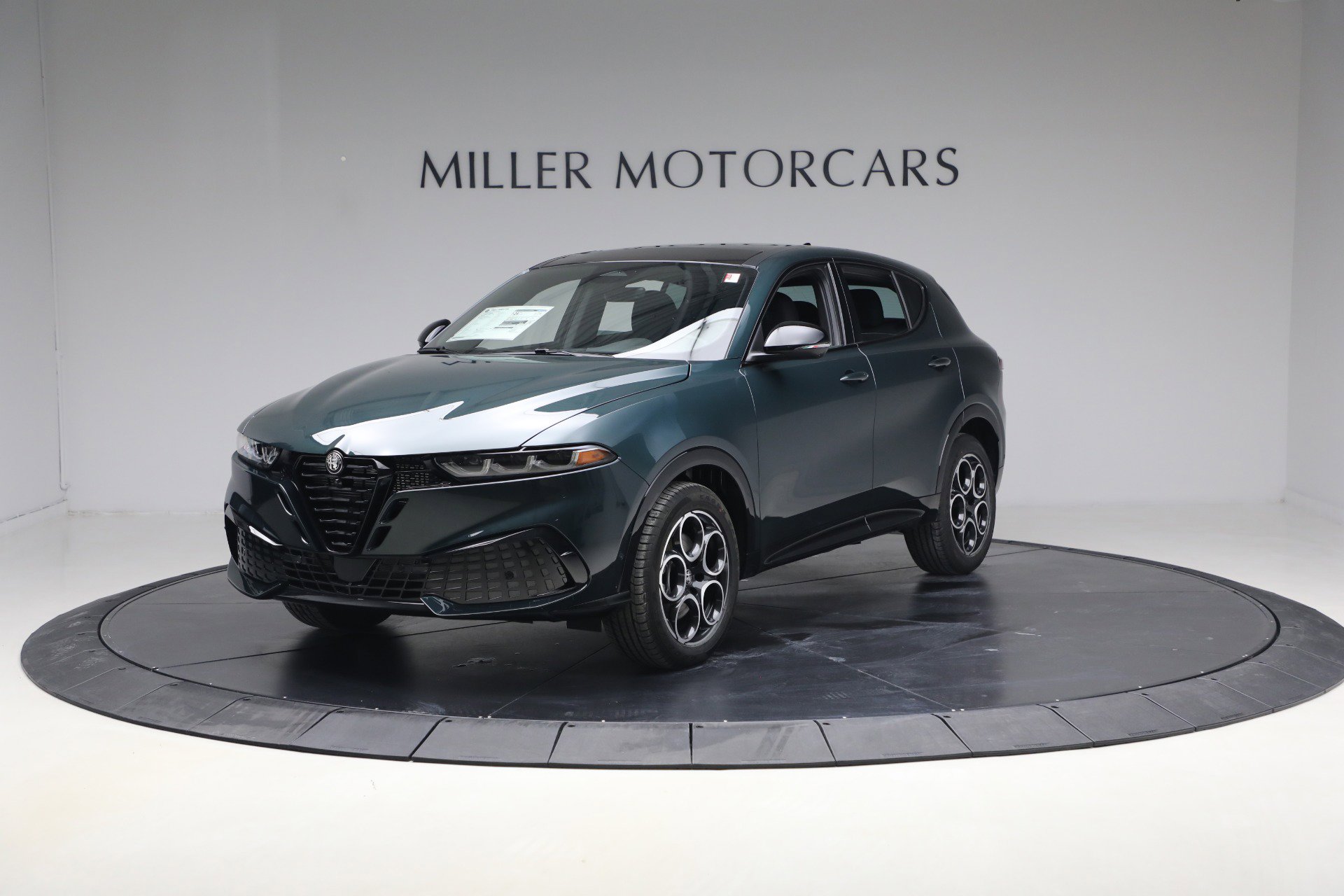 New 2026 Alfa Romeo Tonale Sprint w/ Black Premium Package AWD/4WD image 2