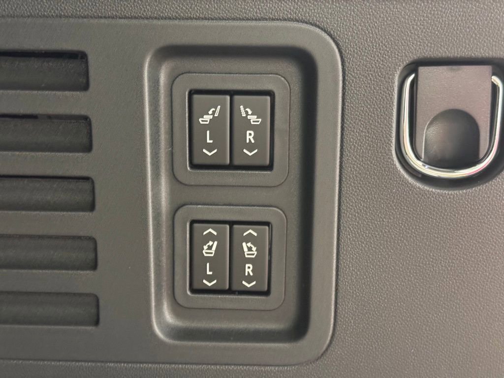 New 2026 GMC Acadia Denali Ultimate w/ LPO, Floor Liner Package image 28