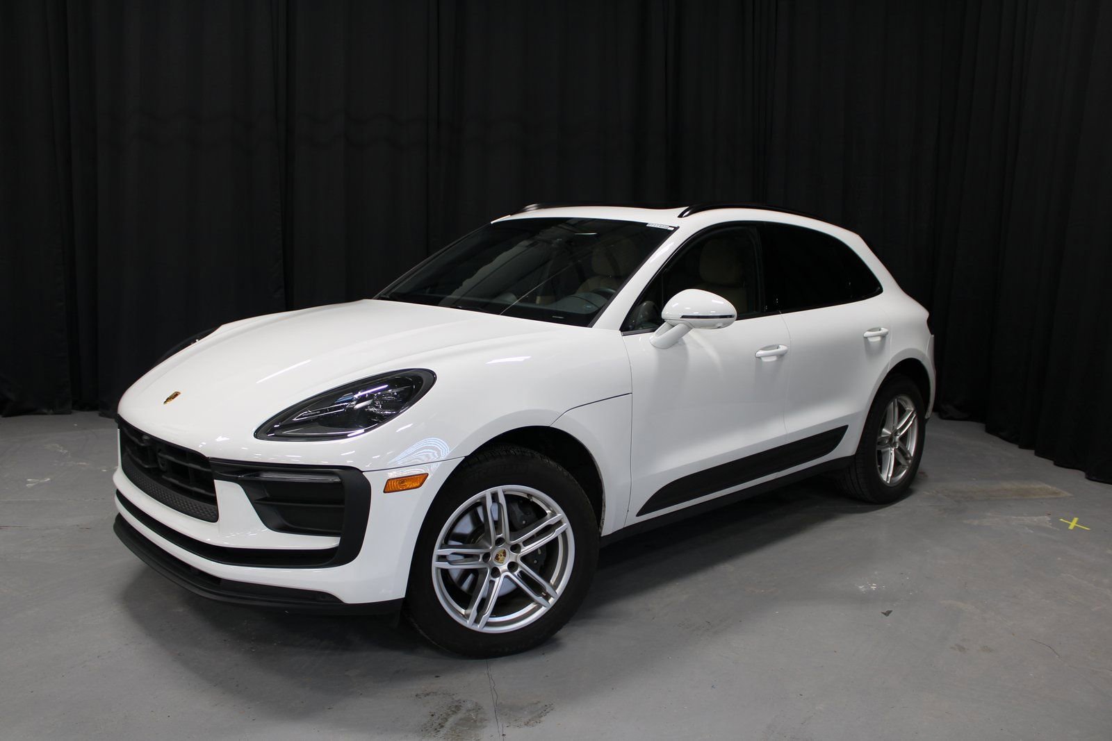 Certified 2025 Porsche Macan video 1