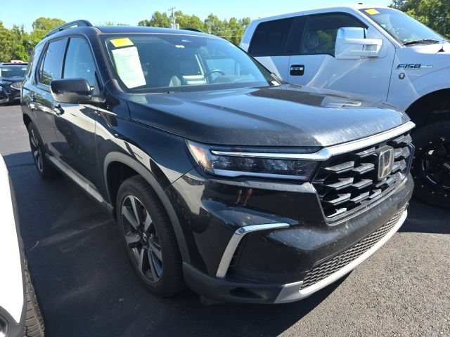 Used 2025 Honda Pilot Touring image 3