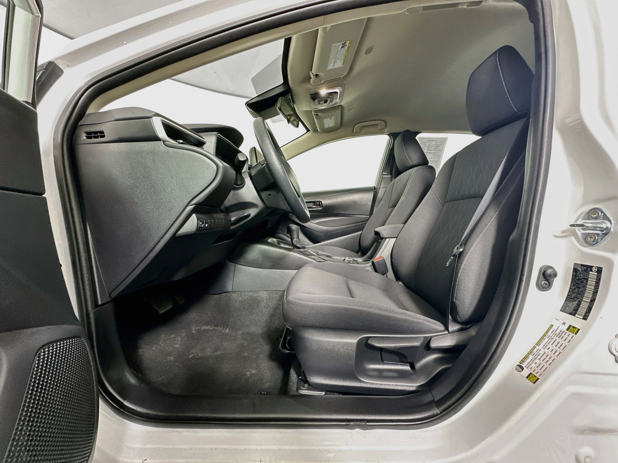 Used 2025 Toyota Corolla LE FWD image 13