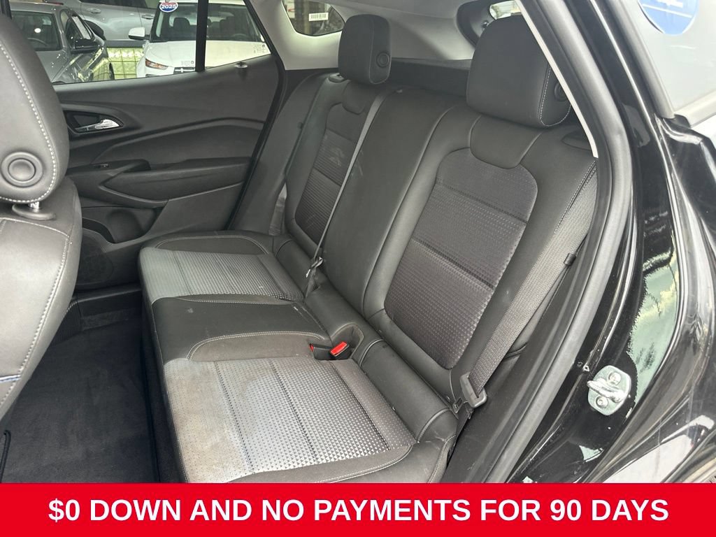 Used 2025 Chevrolet Trax LT w/ LT Convenience Package FWD image 5
