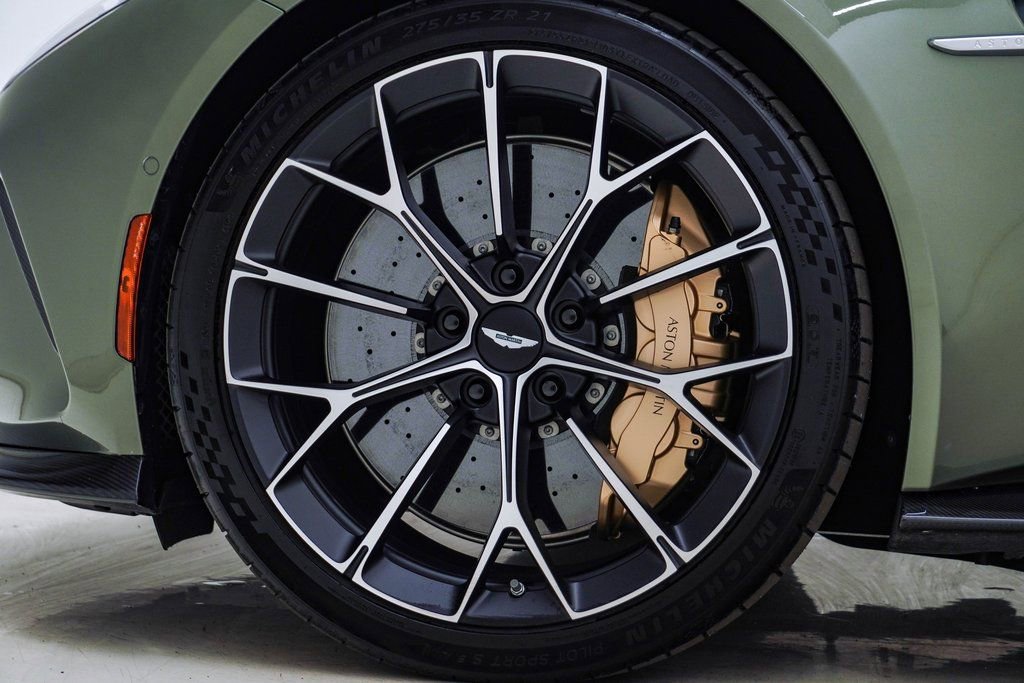 Used 2026 Aston Martin V8 Vantage Roadster image 17