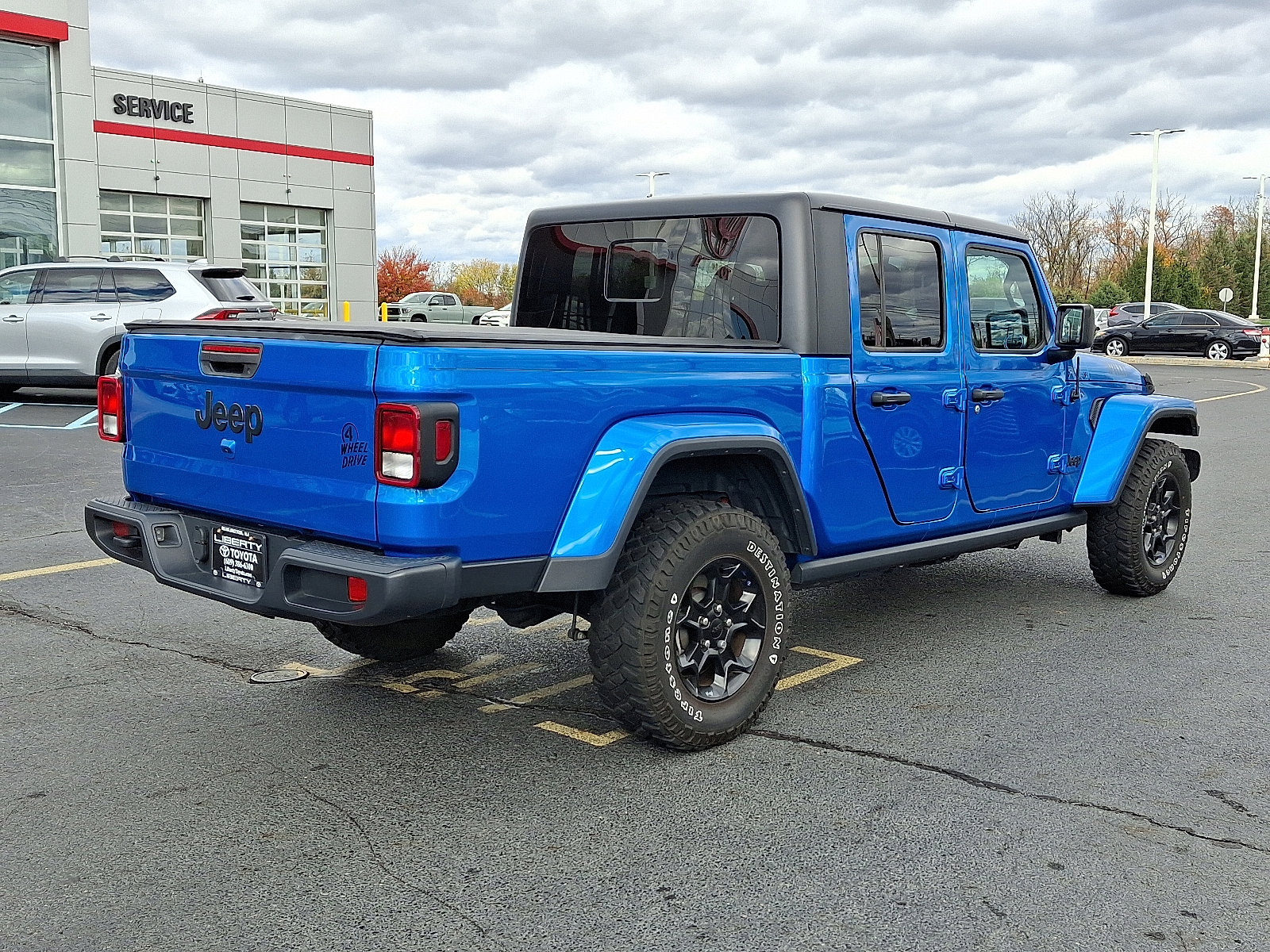Used 2023 Jeep Gladiator Willys image 6
