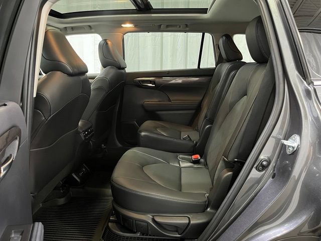 Used 2023 Toyota Highlander Platinum AWD/4WD image 11