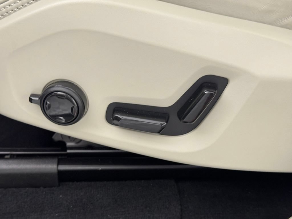 Certified 2026 Volvo XC90 B6 Ultra AWD/4WD image 18