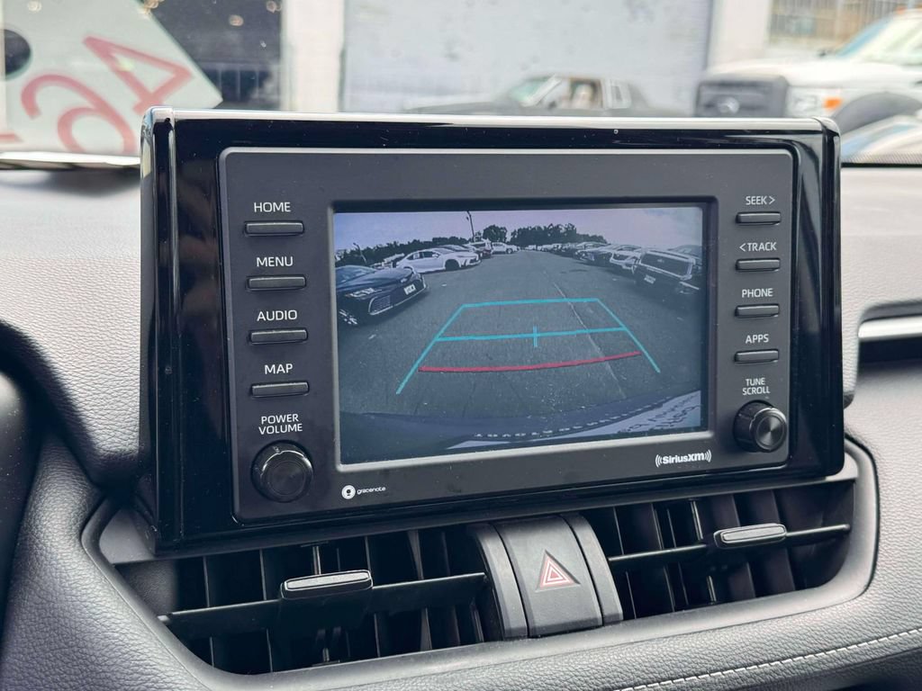 Used 2021 Toyota RAV4 LE AWD/4WD image 28