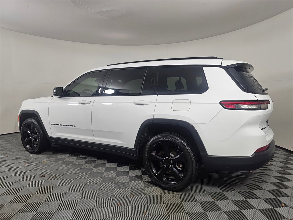 Used 2022 Jeep Grand Cherokee L Laredo image 5