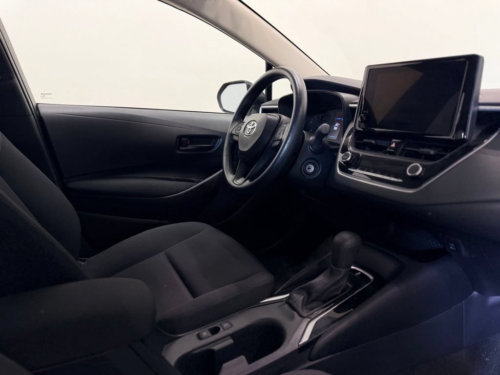Used 2025 Toyota Corolla LE FWD image 15