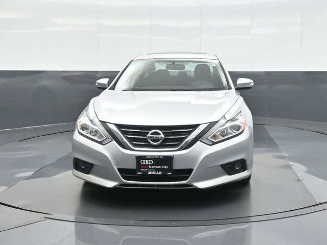 Used 2016 Nissan Altima 2.5 SV w/ Convenience Package FWD image 2