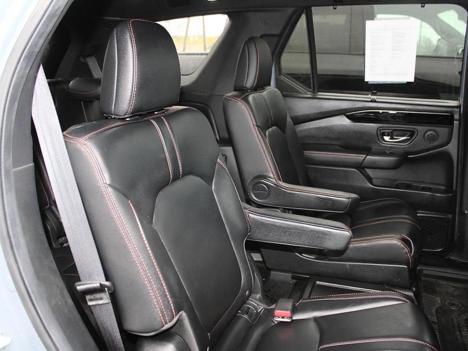 Used 2025 Honda Pilot TrailSport image 41